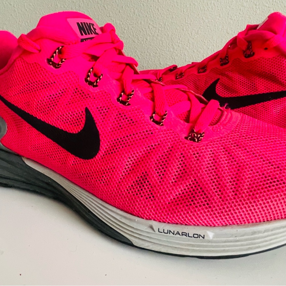 Nike Pink and Black Athletic Shoes Modern Design - Picture 3 of 11